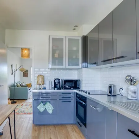Very 60m With Balcony Near The Beaches!
